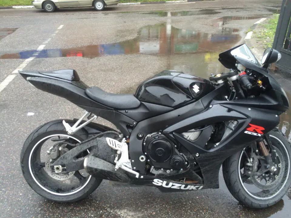 Сузуки GSXR 750 В гараже