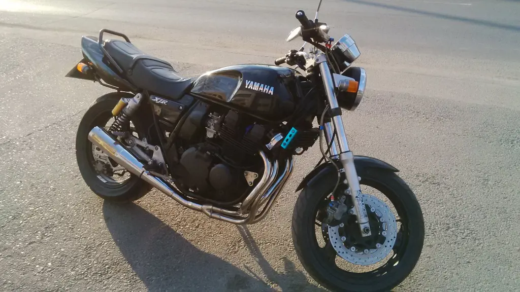 Yamaha XJR 700